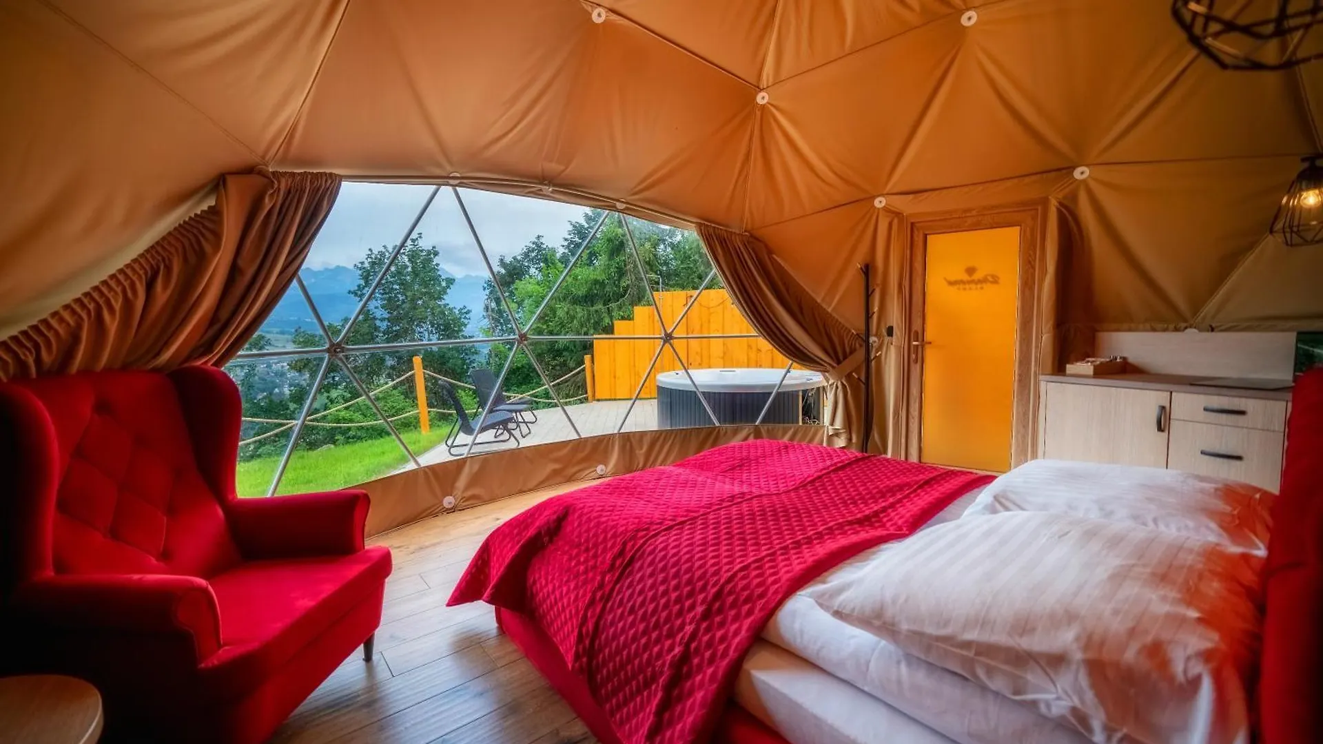 Hotel Diamond Glamp & Jacuzzi Zakopane 0*,  Polsko