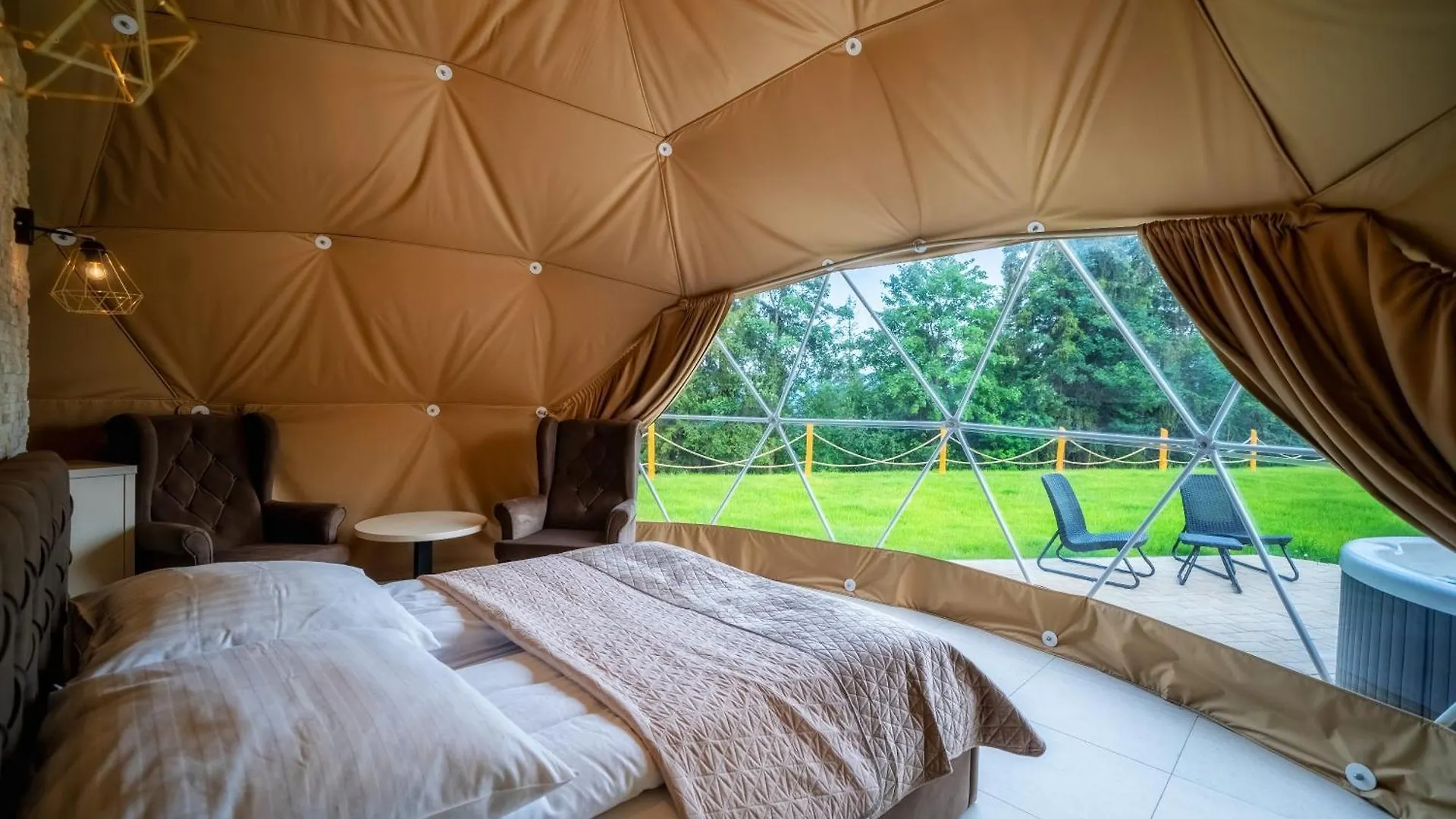 Luxussátor Diamond Glamp & Jacuzzi Hotel Zakopane Lengyelország